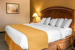 I65 Studio Suites (ex Quality Inn Scottsburg) - Image 5