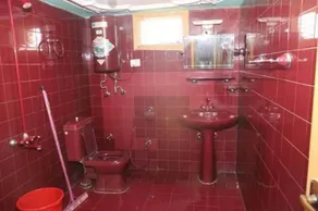 Hotel Orash Lodges - Image 2