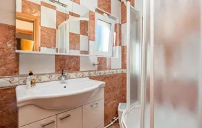 Stunning Home in Garica With Wifi and 4 Bedrooms - Image 3