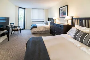 Stunning Spacious Miami Beach 3 Bedroom Condo 6 Guests - Image 2