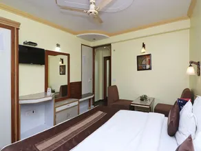 OYO 1385 Hotel Dream Palace - Image 3