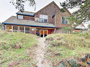 3br Coastal 3 Bedroom Home - Image 3