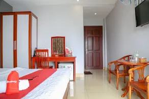 RedDoorz Plus near Hoang Van Thu Park - Image 4