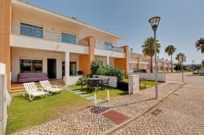 Albufeira Garden Villa With Pool - Image 3
