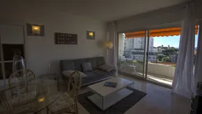 Beau 2 pieces 3 etoiles Vue Mer et Montagnes Garage Prive - Image 2