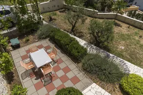 Apt. With Terrace & Garden, 2 min to the Beach - Image 2