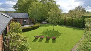 Lovely big Barn With hot tub - Image 5