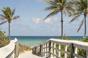 Chic Florida Pool  3 Bedroom Home - Image 3