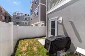 Cheerful Ventnor House Walk to the Beach - Image 3