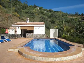 Independent Villa With Private Pool on an Estate in Sayalonga Costa del Sol - Image 3