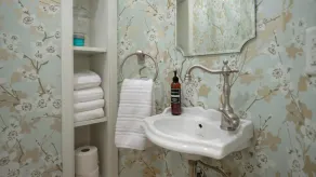 Kenwood Manor - Image 2