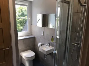 Stunning Complete 1 Bedroom Apartment Close To The City - Image 5