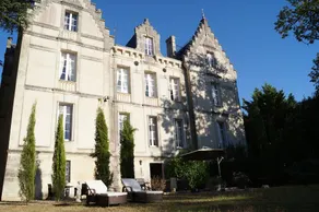 Chateau Le Parc De Mirambeau - Image 2
