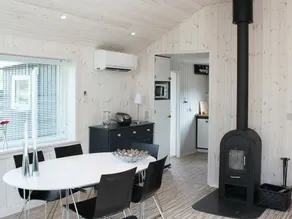 Quaint Holiday Home in Esbjerg With Sea Nearby - Image 2