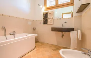 Stunning Home in Rimini -rn- With 4 Bedrooms and Wifi - Image 2