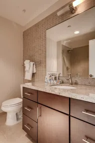 Bluebird Suites on Washington Circle - Image 4