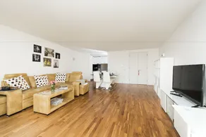 Modern 2BR Flat With Thames View - Image 5