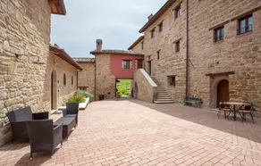 Awesome Home in Camerino With Outdoor Swimming Pool, Wifi and 2 Bedrooms - Image 2