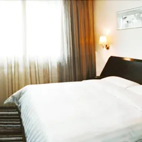 Yijia Hotel - Image 4