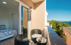 Stunning Home in Grohote With 6 Bedrooms, Wifi and Outdoor Swimming Pool - Image 4