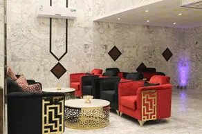 Lavent Park Hotel Suites - Image 4