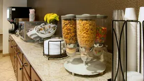 Magnolia Inn & Suites - Image 2