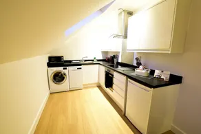 Roomspace Serviced Apartments- Kirk Court - Image 4