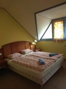 Retro Hotel MERID Zamardi - Image 2