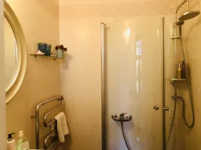 2-bed Apartment Overlooking the River - Image 4