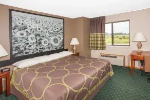 Super 8 by Wyndham Anamosa IA - Image 2