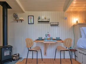 Shepherds Hut near Cotswolds  Sky Dive Fun - Image 3