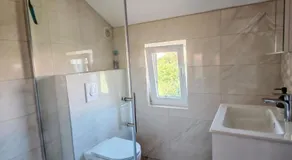 Apartment Ivy - Image 2