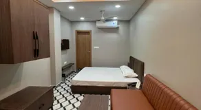 TIC ROOMS - Image 2