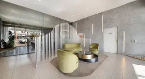 Cool and Contemporary on the City Edge - Image 4