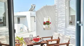 Anita Rooms & Suites Milos - Image 4