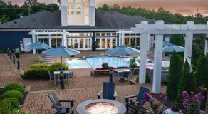 Landing Stylish 1BD Gym Pool - Image 4