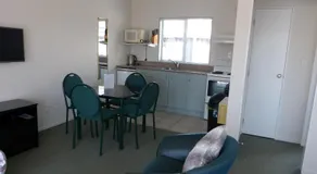 Blake Court Motel - Image 5