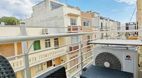 Corner view 3 - Image 3