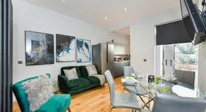 Long Eaton Modern 4bed House - Image 2
