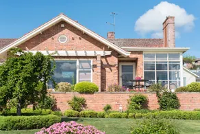 Trevallyn House B & B - Image 2