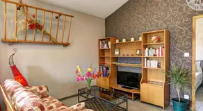 Gîte confortable à Genilac avec terrasse et jardin, idéal pour 2 personnes - Image 2