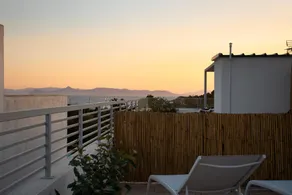 Stylish 1BDR Penthouse with Roof Terrace - Image 5