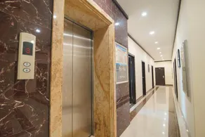 Golden Holiday Business Hotel - Image 2