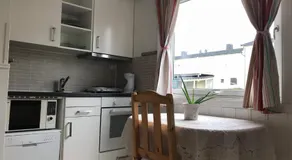 Cozy small bedroom flat - Image 3