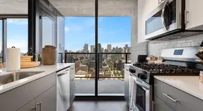 Fulbrix Bright Designer Apartments with West Loop Views - Image 3