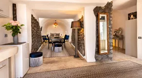 BLACK BAY CAVES SUITES - Image 4