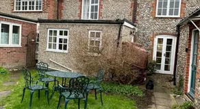 2 bedroomed cottage near quay - Image 3