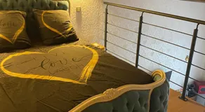 Suite royale avec en options jacuzzi, dîner aux chandelles et petit déjeuner - Image 2