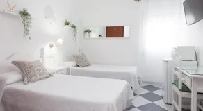 Hostal Restaurante La Giralda - Image 2