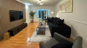 Luxury 5-bed Bungalow, Hot Tub, Games & Gated Parking - Image 4